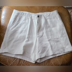 Liz Clairborne Women's Off-White shorts 16